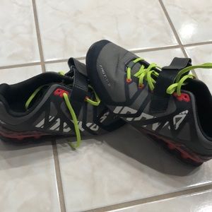 Inov lifting shoes